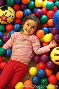 There's a ball pit in our loungeroom! – Danya Banya