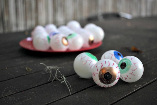 Bloodshot eyeball craft, great for a spooky themed party or Halloween