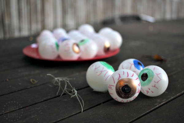 DIY Spooky Bloodshot Eyeballs – Danya Banya