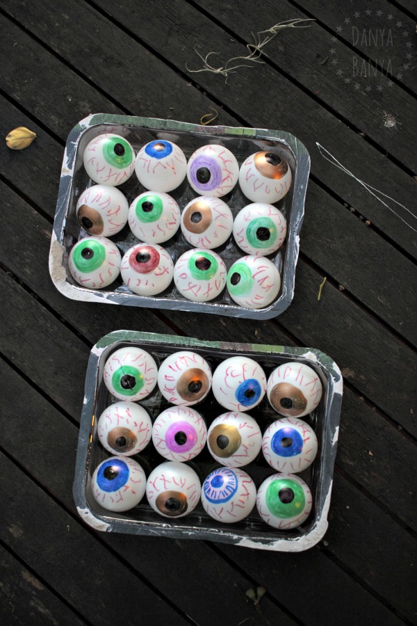 Easy DIY bloodshot eyeballs craft using table tennis (ping pong) balls