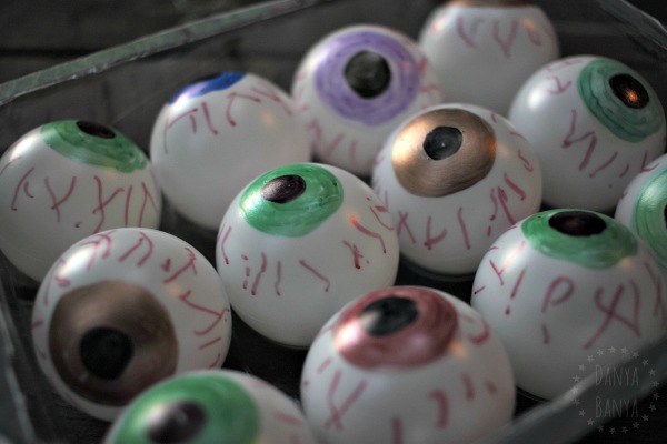 DIY Spooky Bloodshot Eyeballs – Danya Banya