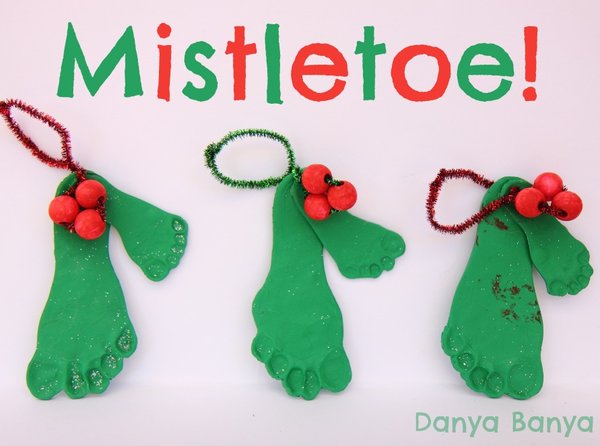 DIY Mistletoe baby toddler footprint decorations