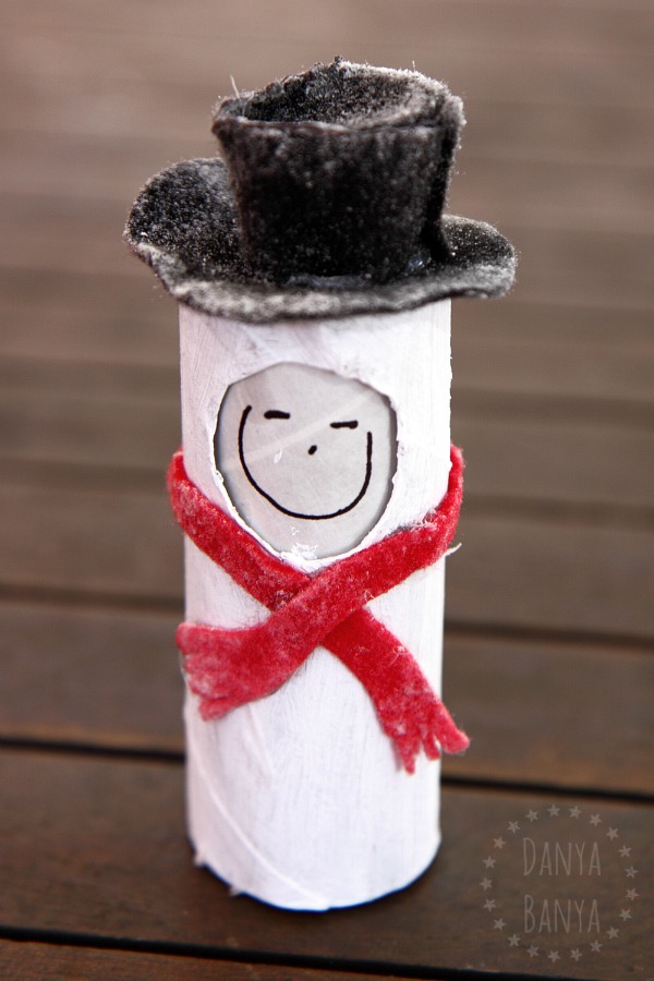 Frosty the snowman toilet paper roll doll with changeable facial expression to encourage emotional imaginative play. Great for Christmas or winter.