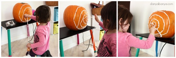 Making a spiral with nails wool and a pumpkin