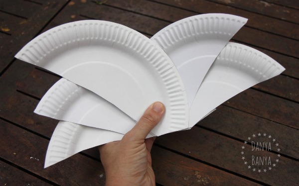 Making a paper plate Sydney Opera House craft