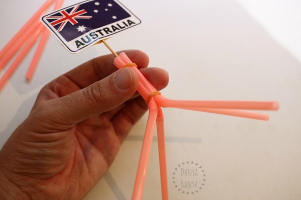 Splay the ends of the straws