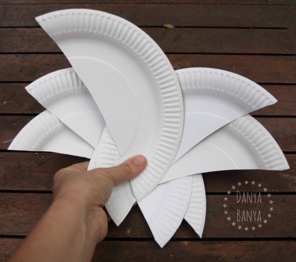 Using paper plates to make a Sydney Opera House craft