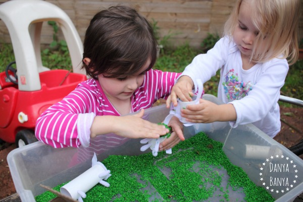 Scooping and pouring with tp roll sheep