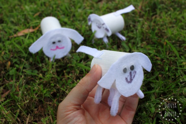 Toilet paper roll sheep