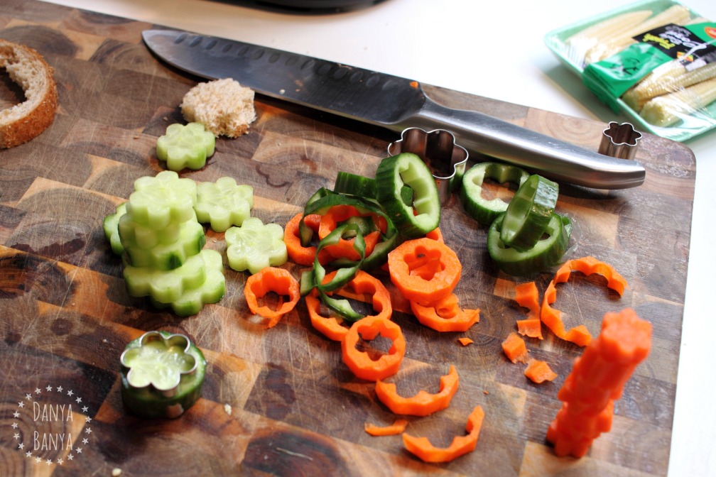 cutting flower shaped vegetables