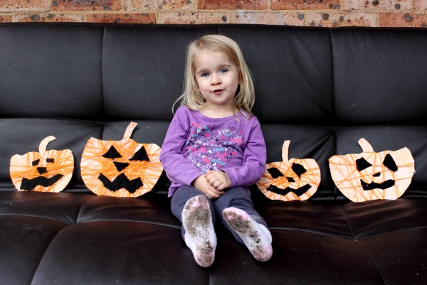 Yarn and paper plate jackolanterns for Halloween (and those socks)