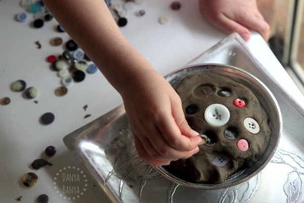 Gingerbread no cook play dough - Christmas sensory play for kids