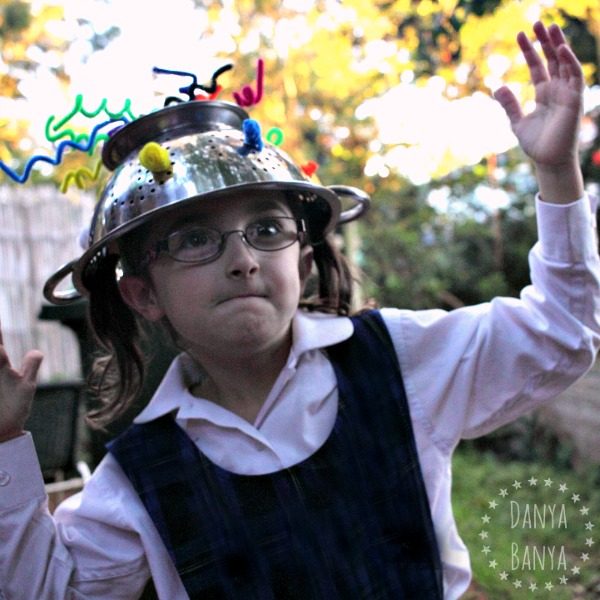 Easy kid-made robot hat