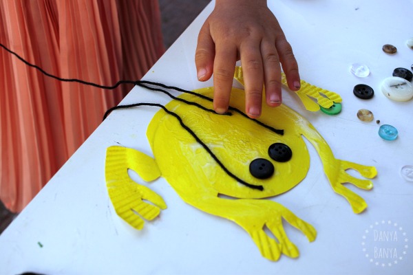 adding-yarn-to-her-frog