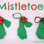 DIY Mistletoe baby toddler footprint decorations
